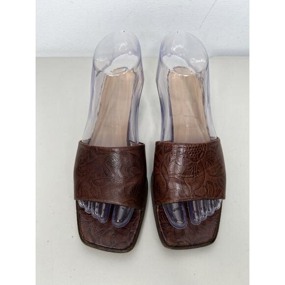 Saks Fifth Avenue Sandals Embossed Brown Slip On Size 8 - Picture 2 of 10